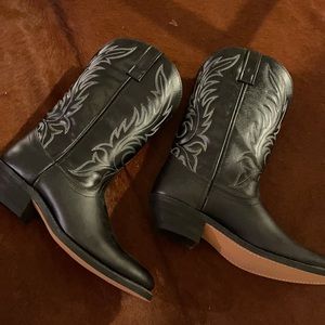 LAREDO Brand New Black Cowboy Boot!!! Sz 9